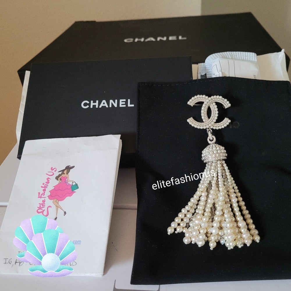 Chanel pearl statement  brooch - Picture 7 of 12
